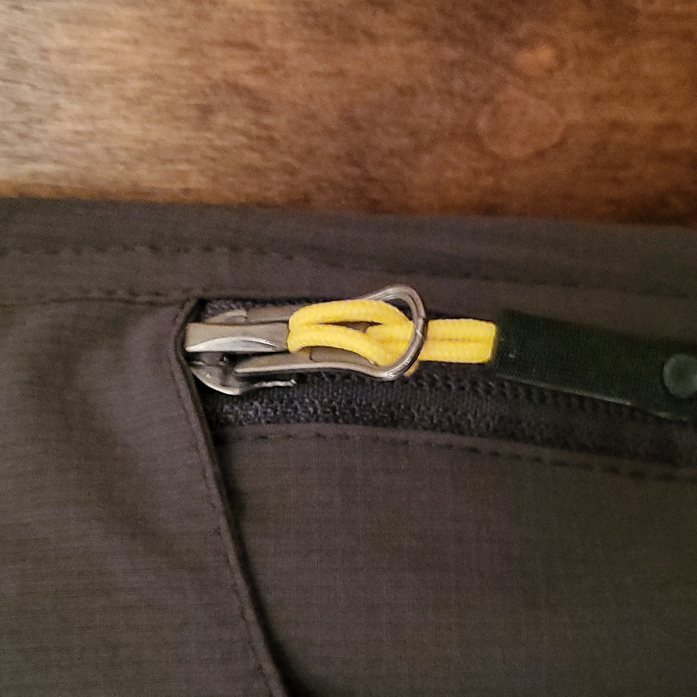 Italian Sports Design Convertible pants/shorts S tags (NWT) - Picture 15 of 16